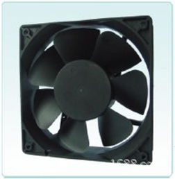 工業(yè)散熱風(fēng)扇優(yōu)選 12038機(jī)柜風(fēng)機(jī)與電焊機(jī)專用風(fēng)扇的采購(gòu)指南